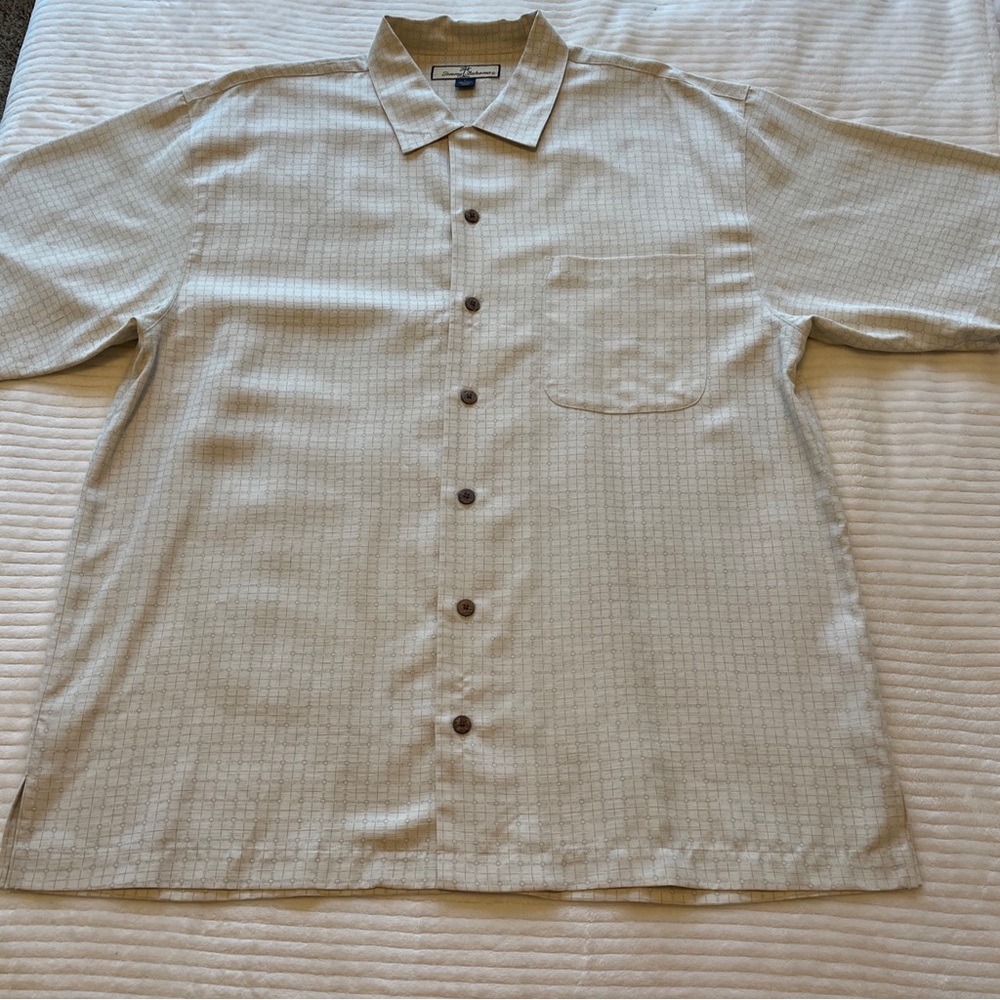 Tommy Bahama Large silk short sleeve button Up Shirt.